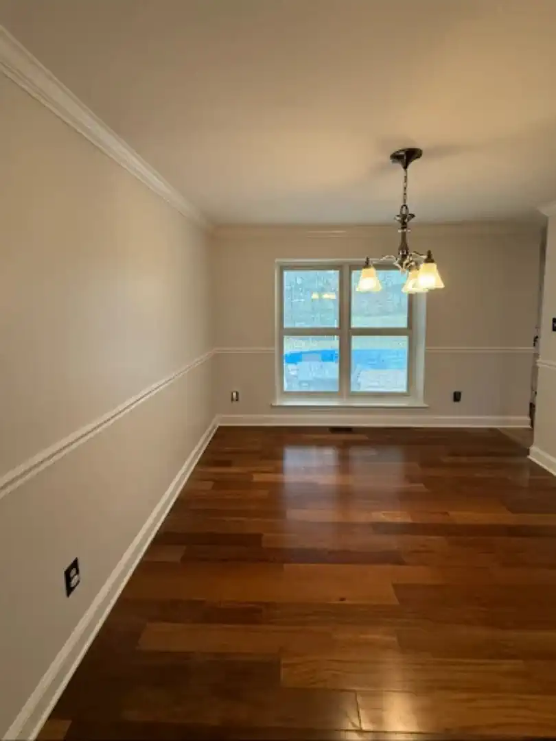 Freshly painted dining room with crisp white chair rail and crown molding — interior painting by SIB PRO PAINTERS, Warminster, PA